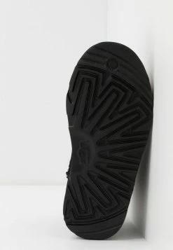 UGG CLASSIC MINI II - Classic Ankle Boots - Black 4 UGG CLASSIC MINI II - Classic Ankle Boots - Black -UGG Shop abefe0c2ab3e4e66b972838ff3f6cad3