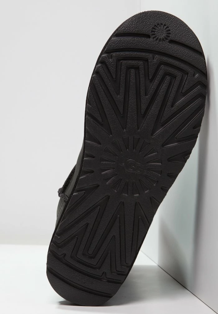 CLASSIC - Winter boots - black UGG CLASSIC - Winter Boots - Black -UGG Shop b20ecc0d17f54114851fc8d50bd6a6e3