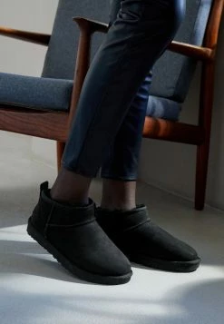 UGG CLASSIC ULTRA MINI - Ankle Boots - Black 4 UGG CLASSIC ULTRA MINI - Ankle Boots - Black -UGG Shop b31405b6b69c440a91f61ddab3294065