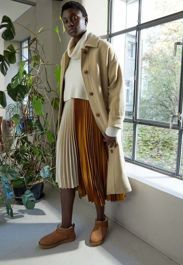 CLASSIC ULTRA MINI - Ankle boots - chestnut UGG CLASSIC ULTRA MINI - Ankle Boots - Chestnut -UGG Shop b3c71c8b3c124738a9171050f7a42327