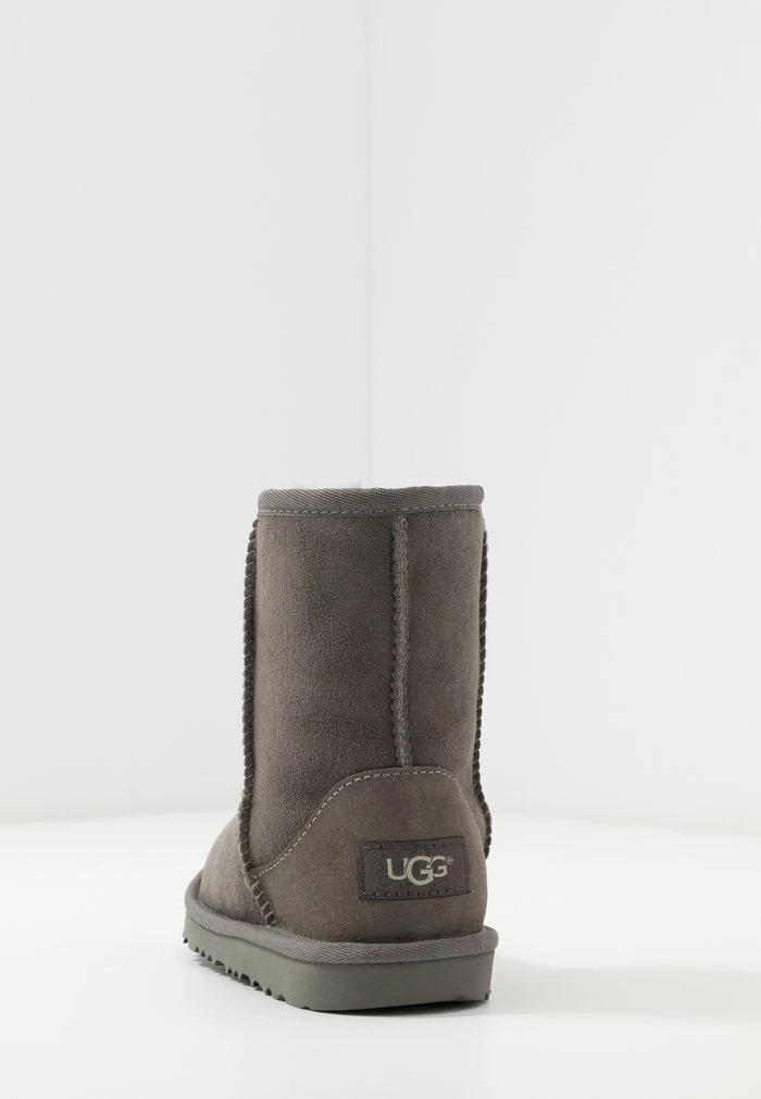 CLASSIC - Classic ankle boots - grey UGG CLASSIC - Classic Ankle Boots - Grey -UGG Shop b40f538ff80a45d2aee3f5eff70a4923
