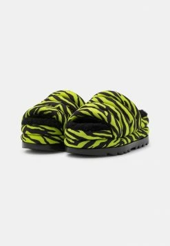 UGG MAXI SLIDE TIGER PRINT - Slippers - Key Lime -UGG Shop b475eccdb11b4e37baadccbeec20f2a6