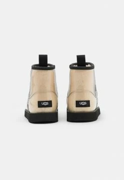 UGG CLASSIC CLEAR MINI II - Wellies - Natural/black 2 UGG CLASSIC CLEAR MINI II - Wellies - Natural/black -UGG Shop b5afeb81517a49fd8aaa895983cd3ec8