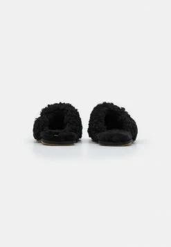 UGG MAXI CURLY SLIDE - Slippers - Black -UGG Shop b6a7c53431ac4be7bd13b46d5b91e9b3