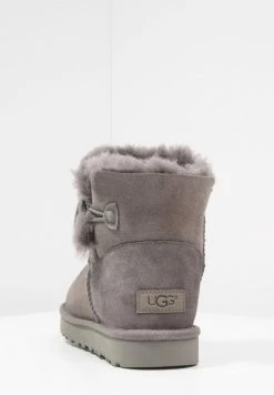 UGG MINI BAILEY BUTTON - Ankle Boots - Grey 3 UGG MINI BAILEY BUTTON - Ankle Boots - Grey -UGG Shop b8e06829630c4bc4b5c8298b93e83cf1