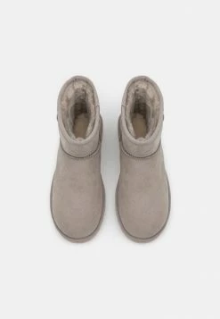 UGG CLASSIC MINI - Classic Ankle Boots - Light Grey 4 UGG CLASSIC MINI - Classic Ankle Boots - Light Grey -UGG Shop bbc295e395d2418999477ad0f8e8dade