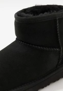 UGG CLASSIC MINI II - Classic Ankle Boots - Black 5 UGG CLASSIC MINI II - Classic Ankle Boots - Black -UGG Shop bc423b0126624e33aaf5d3381e03e295