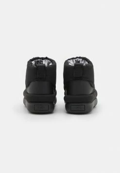 UGG CLASSIC MAXI MINI - Winter Boots - Black -UGG Shop bc75a9f7058545bbafc252224c5b7601