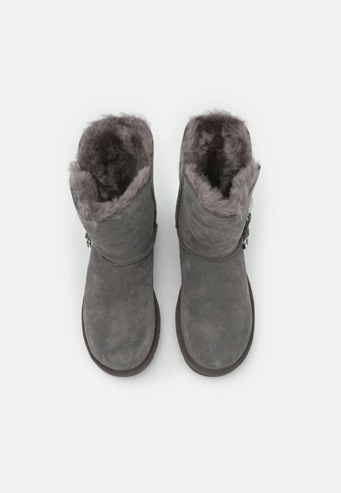 BAILEY BUTTON CHARM - Classic ankle boots - charcoal UGG BAILEY BUTTON CHARM - Classic Ankle Boots - Charcoal -UGG Shop bd56b2bbf4da445486492feebce0207d