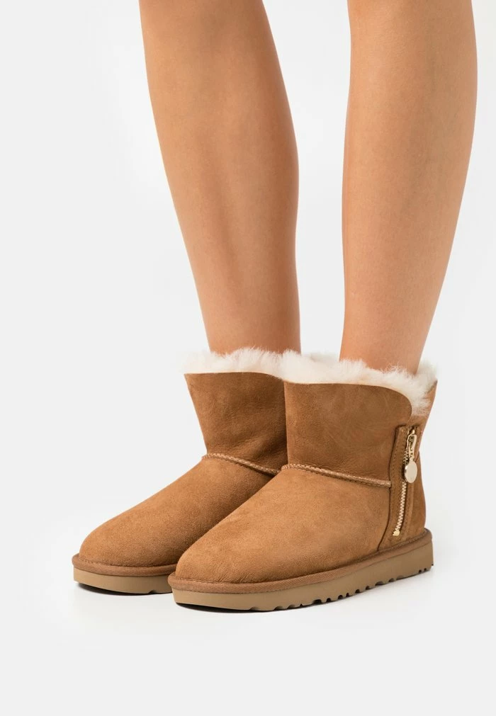 BAILEY ZIP MINI - Classic ankle boots - chestnut UGG BAILEY ZIP MINI - Classic Ankle Boots - Chestnut -UGG Shop c27e30ed50d14dbf8e69884ae9c54de9