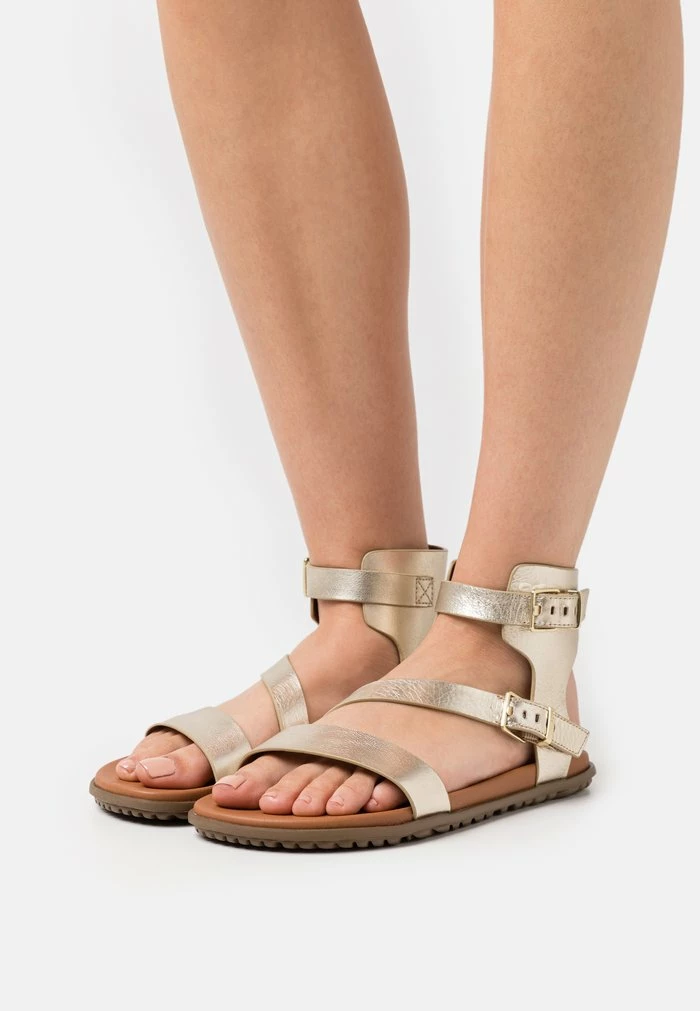 UGG SOLIVAN STRAP - Sandals - Pale Gold Metallic 1 UGG SOLIVAN STRAP - Sandals - Pale Gold Metallic