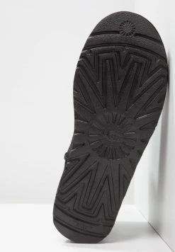 UGG CLASSIC MINI - Classic Ankle Boots - Black 7 UGG CLASSIC MINI - Classic Ankle Boots - Black -UGG Shop cc5636cd8ad346758c05ecc4eeef6b7a