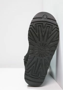 UGG CLASSIC SHORT - Classic Ankle Boots - Black 12 UGG CLASSIC SHORT - Classic Ankle Boots - Black -UGG Shop cd35baa415664add9d67e4be188e17aa