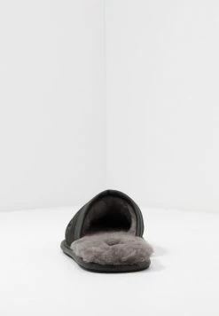 UGG SCUFF - Slippers - Black -UGG Shop da757aff0ffe4030af4ba8238bcf11e5