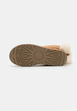 UGG MINI BAILEY FUZZY BOW - Winter Boots - Chestnut 4 UGG MINI BAILEY FUZZY BOW - Winter Boots - Chestnut -UGG Shop dc924f5d42fe4cd6be1520bd96992161