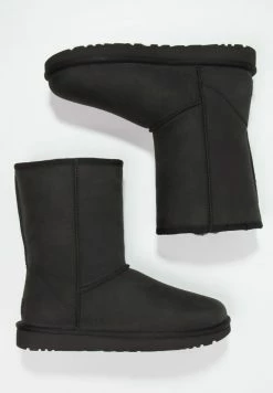 UGG CLASSIC - Winter Boots - Black 2 UGG CLASSIC - Winter Boots - Black -UGG Shop e050a92584eb45678d0a5383c63b5b71
