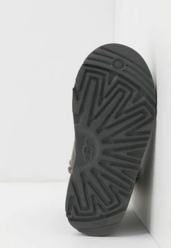 UGG CLASSIC - Classic Ankle Boots - Grey 4 UGG CLASSIC - Classic Ankle Boots - Grey -UGG Shop e59a7d779b33478796835beb8320dcaf