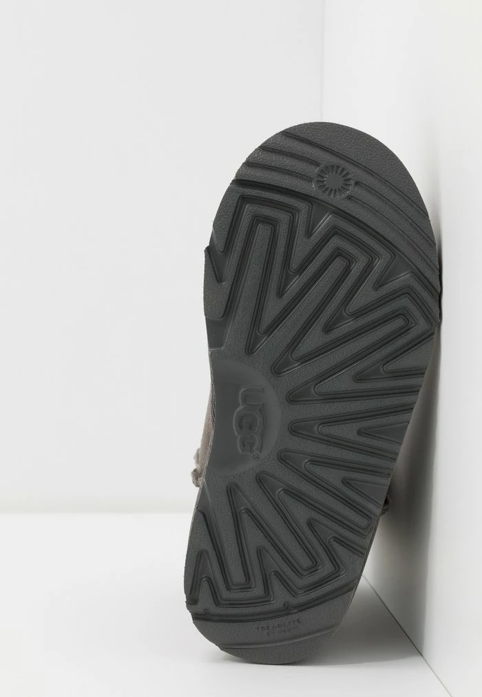 CLASSIC - Classic ankle boots - grey UGG CLASSIC - Classic Ankle Boots - Grey -UGG Shop e59a7d779b33478796835beb8320dcaf