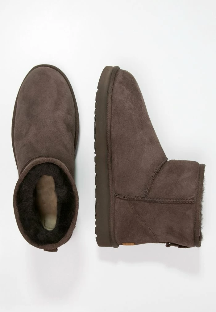 CLASSIC MINI - Classic ankle boots - chocolate UGG CLASSIC MINI - Classic Ankle Boots - Chocolate -UGG Shop f366b26ef93745b99268160e4dc536d7