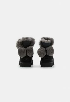 UGG MINI BAILEY FUZZY BOW - Winter Boots - Black 9 UGG MINI BAILEY FUZZY BOW - Winter Boots - Black -UGG Shop f5c4872b1f3b4b4a9f2f1e541c25352f
