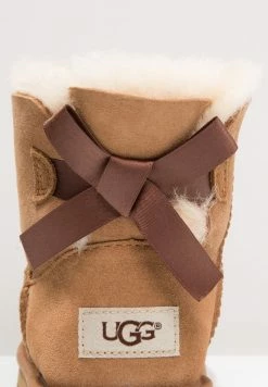 UGG MINI BAILEY BOW II - Classic Ankle Boots - Chestnut -UGG Shop f6a81a9788d2464ca6b9e66af7860909