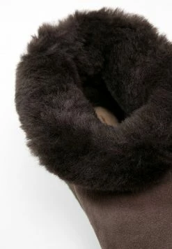 UGG CLASSIC MINI - Classic Ankle Boots - Chocolate 5 UGG CLASSIC MINI - Classic Ankle Boots - Chocolate -UGG Shop f75e309ec06b4a2eb4a157dd04ec5992