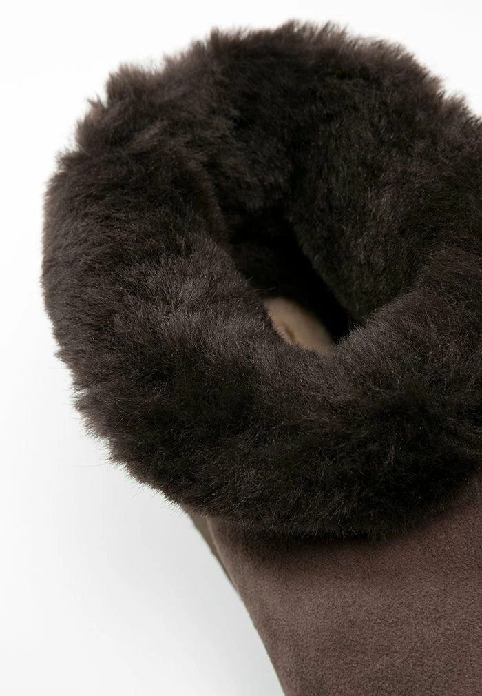 CLASSIC MINI - Classic ankle boots - chocolate UGG CLASSIC MINI - Classic Ankle Boots - Chocolate -UGG Shop f75e309ec06b4a2eb4a157dd04ec5992