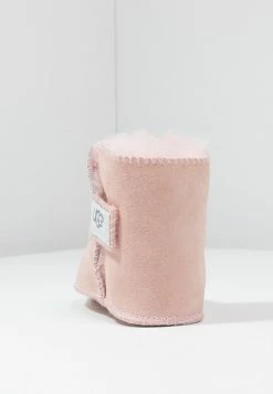 UGG ERIN - First Shoes - Baby Pink 9 UGG ERIN - First Shoes - Baby Pink -UGG Shop f79125ba7f1d4ee994e5fb7025d3d9ca